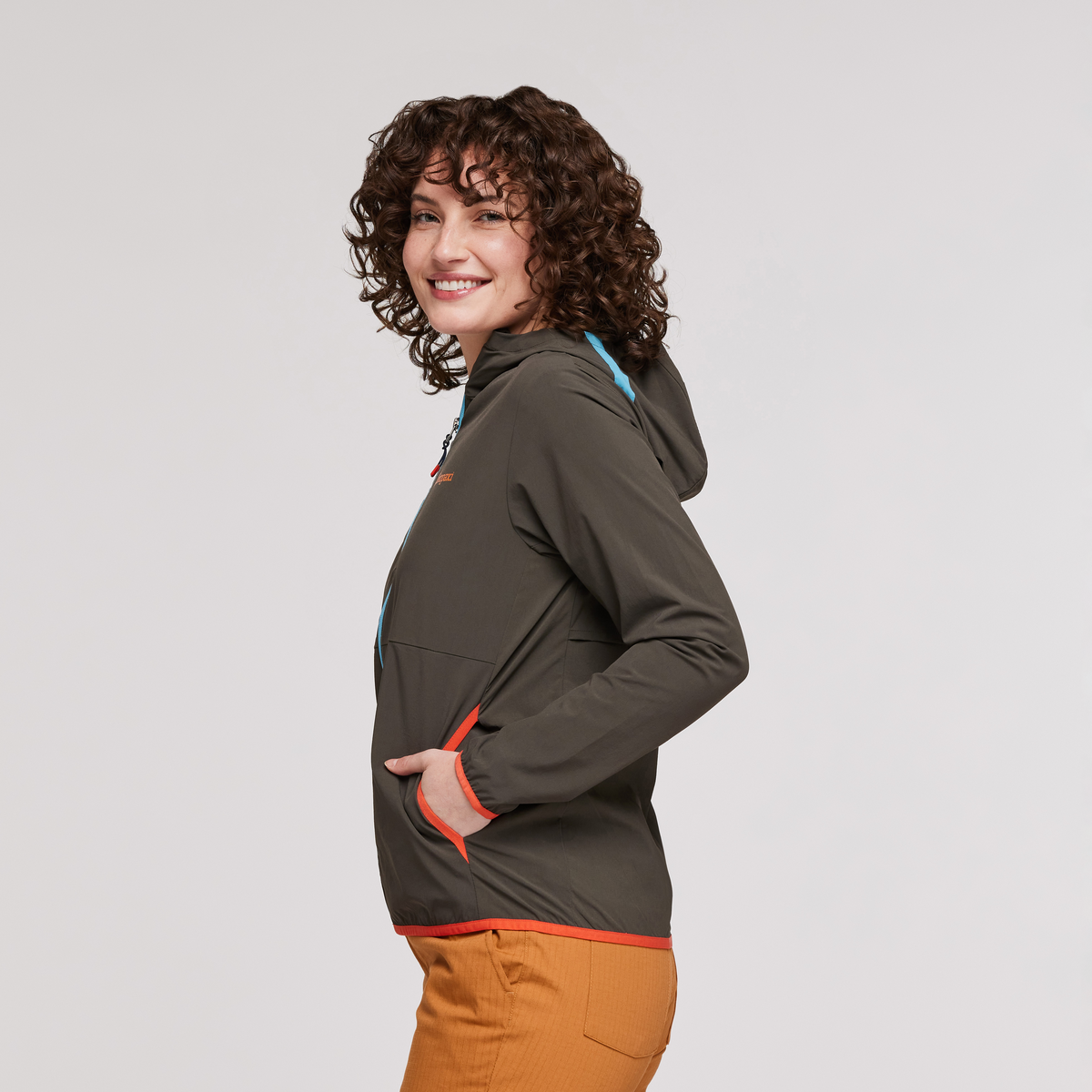 Vuelta Performance Windbreaker Jacket Women's - Image 10
