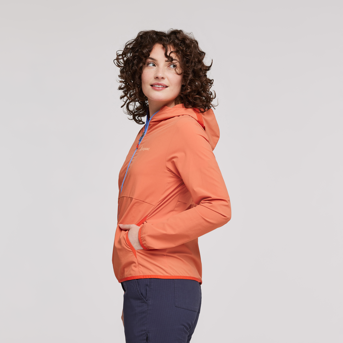 Vuelta Performance Windbreaker Jacket Women's - Image 17