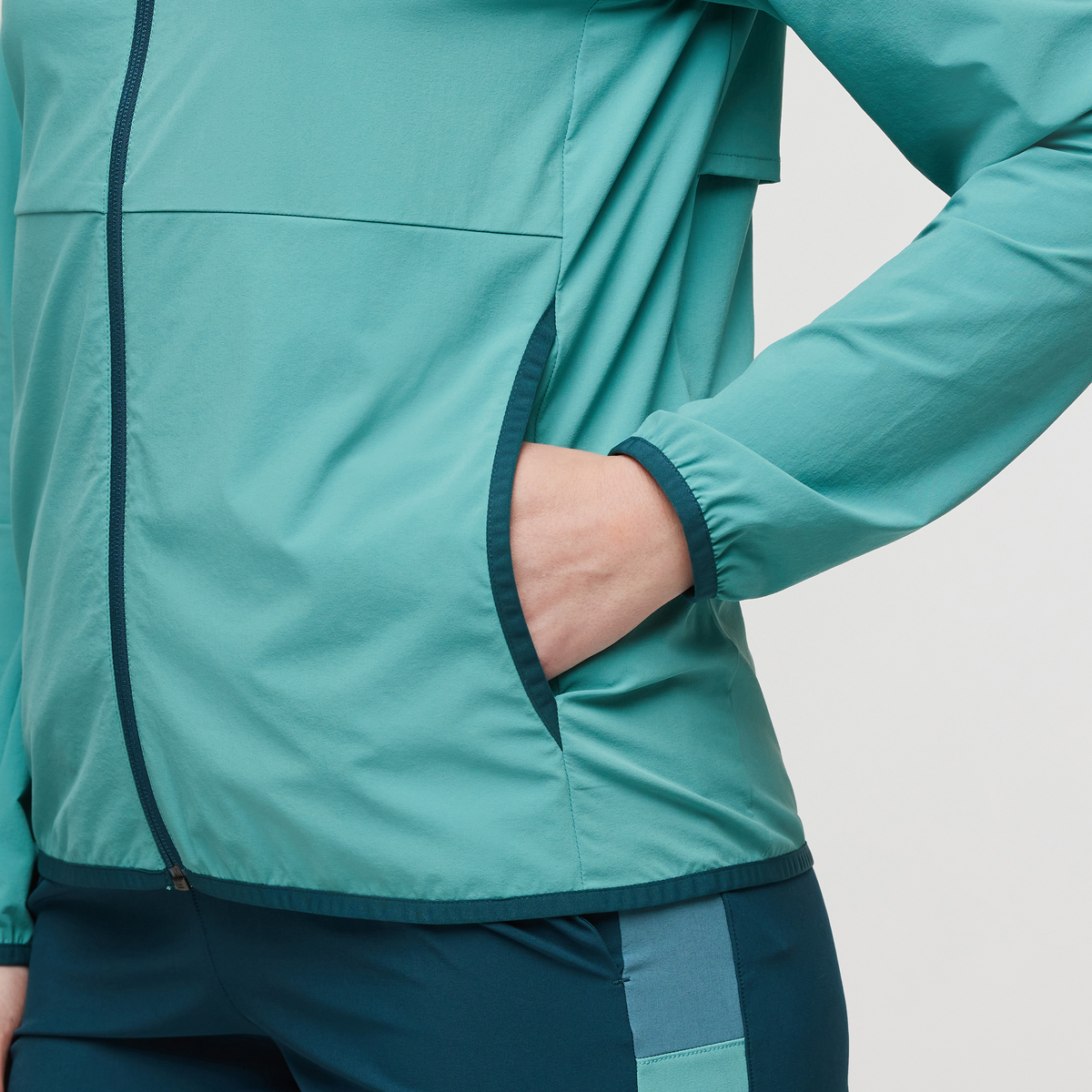 Vuelta Performance Windbreaker Jacket Women's - Image 24